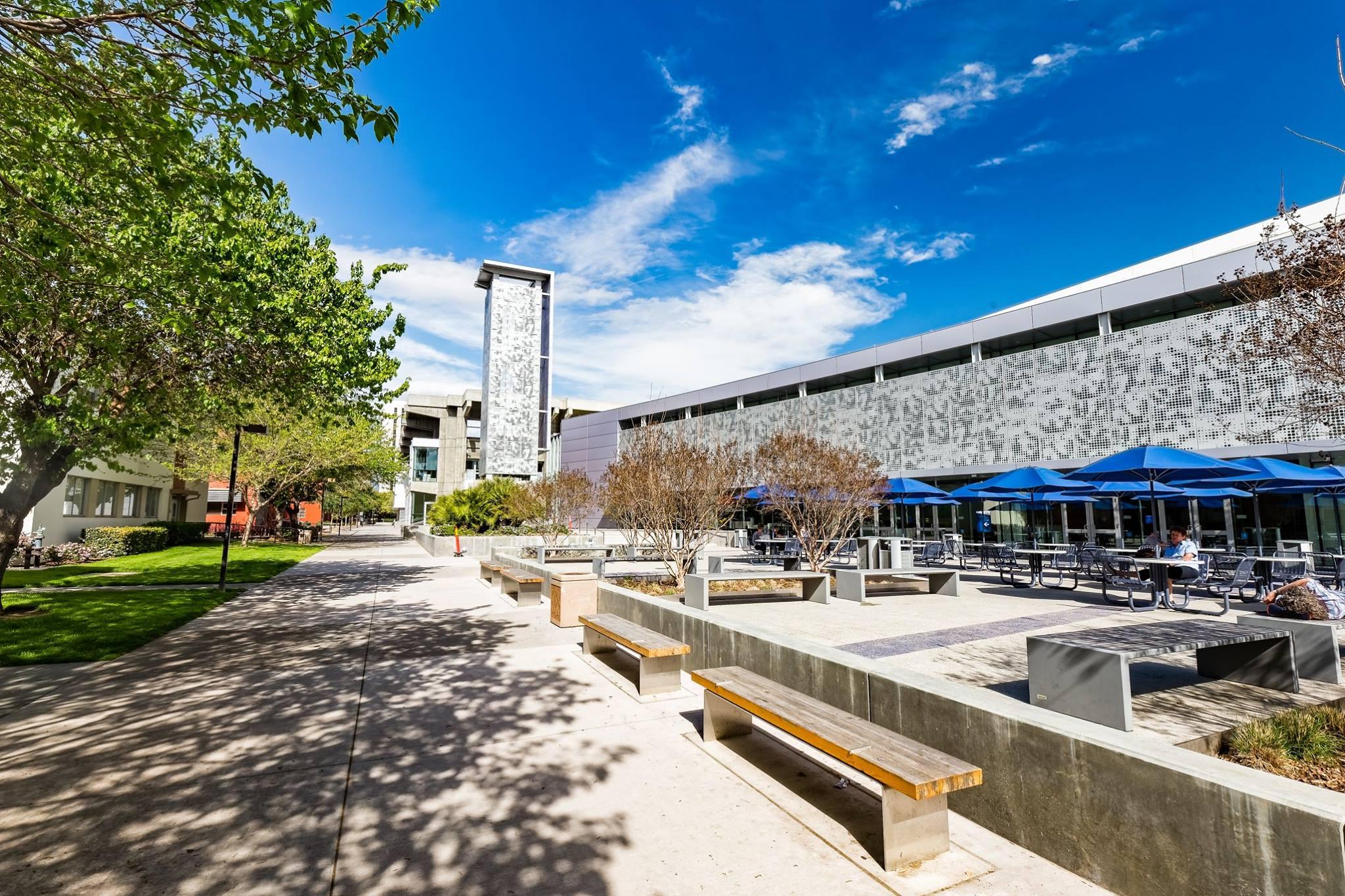 Photo of the Student Union outside the dining commons area.